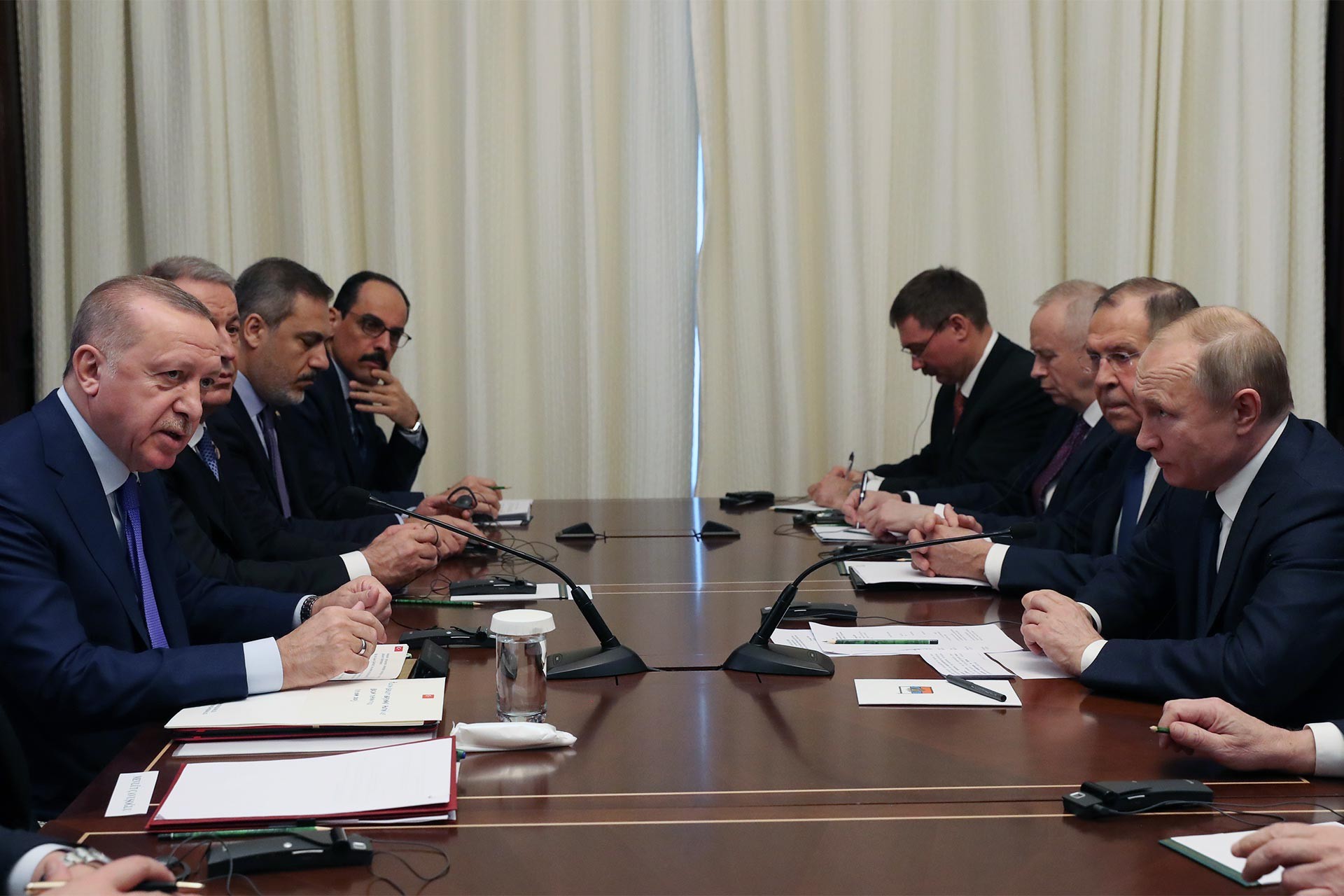 ΚΑΙ ΟΜΩΣ ΣΤΗΝ ΑΓΚΥΡΑ ΥΠΑΡΧΕΙ ΕΝΤΟΝΗ ΑΠΟΓΟΗΤΕΥΣΗ ΑΠΟ ΤΟ ΒΕΡΟΛΙΝΟ