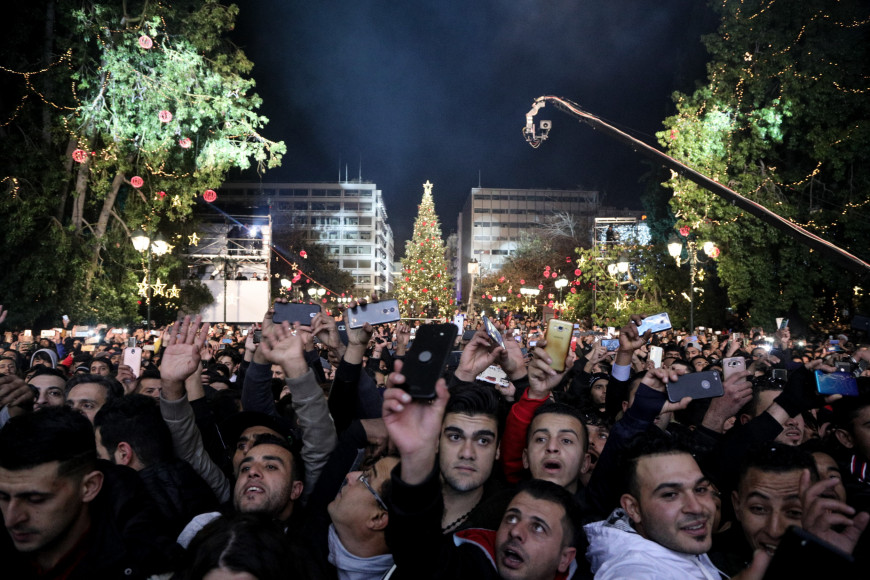 «Ξεσηκώθηκαν» ακόμα και αριστεροί – Η εικόνα των αλλοδαπών στο Σύνταγμα προκαλεί τεράστια ανησυχία (ΦΩΤΟ)