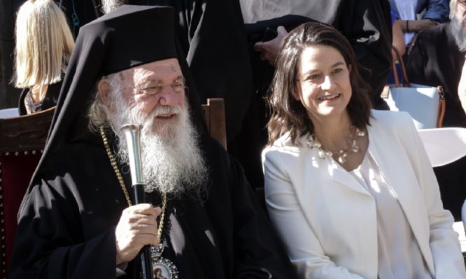 Ο Αρχιεπίσκοπος «υπερασπίστηκε» την Κεραμέως: «Η αργία είναι για τους τεμπέληδες»