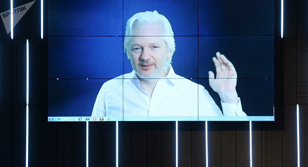 Δικηγόρος Ασάνζ: Η Ελλάδα να δώσει άσυλο – Τα WikiLeaks βοήθησαν τους Έλληνες