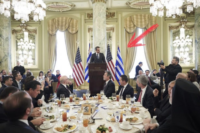 Καλά, ΔΕΝ είδες ΠΙΣΩ σου, ότι η ΣΗΜΑΙΑ μας είναι Α Ν Α Π Ο Δ Α; Κανείς μα κανείς δέν το είδε;