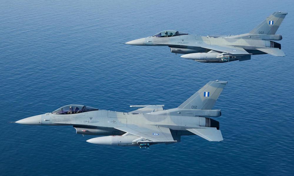“Κρητικά γεράκια” εναντίον Rafale στα νότια της Κρήτης – Το «Σαρλ ντε Γκολ» στη Μεσόγειο