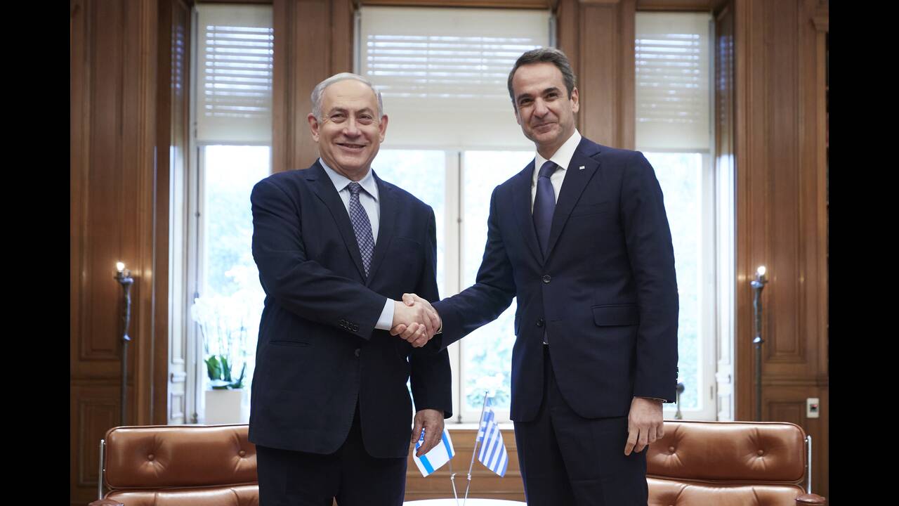 Έπεσαν οι υπογραφές για τον EastMed – Μήνυμα Μητσοτάκη σε Ερντογάν: Να σεβαστεί το διεθνές δίκαιο (LIVE)