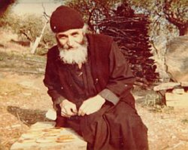– Γέροντα, πως θα βοηθηθώ στον αγώνα κατά των αριστερών λογισμών;