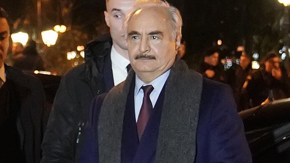 Διπλωματική ρελάνς η επίσκεψη Χαφτάρ στην Αθήνα: Το παρασκήνιο και οι συναντήσεις του Λίβυου στρατάρχη