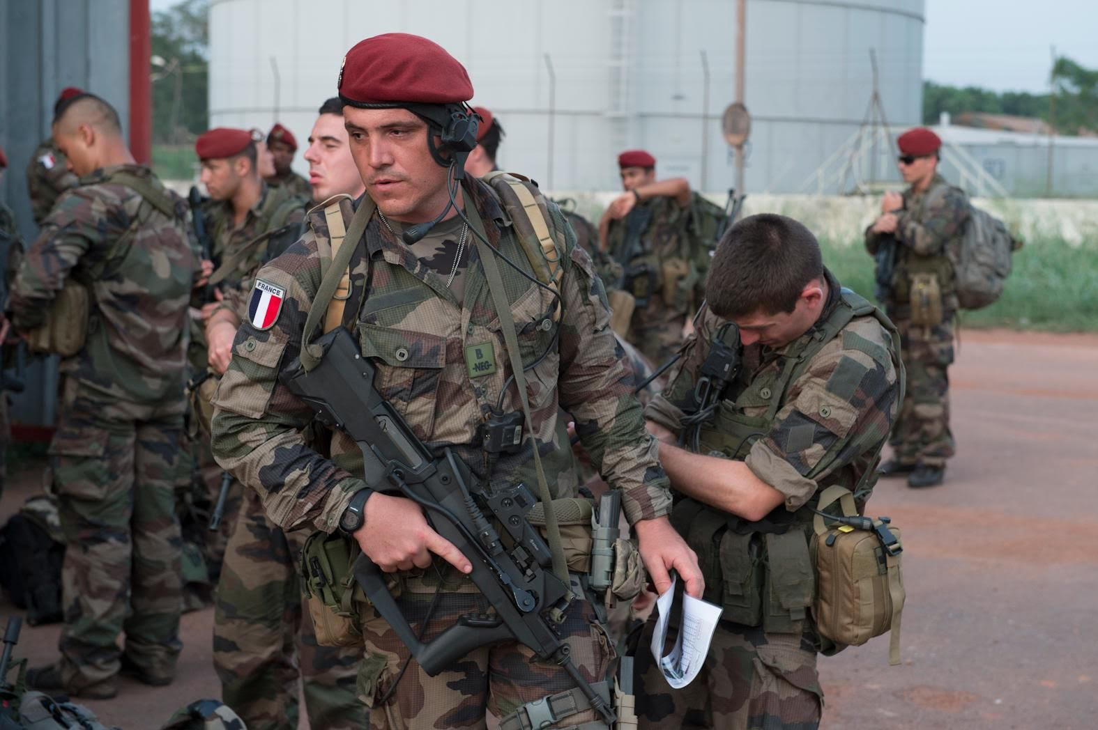 Γάλλοι κομάντος για πρώτη φορά στην Ελλάδα – Μήνυμα στήριξης από Μακρόν με την αποστολή πεζοναυτών αλλά και του ελικοπτεροφόρου «DIXMUDE»
