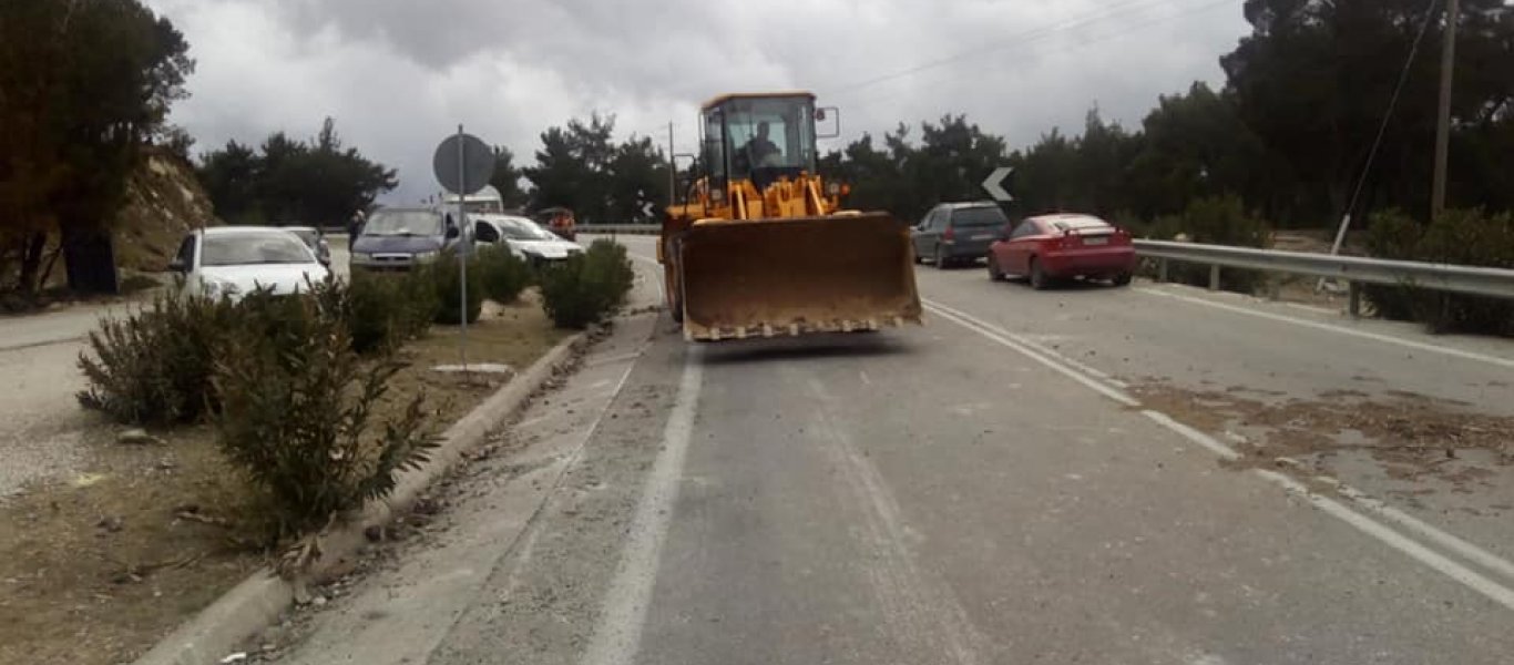 Λέσβος: Έτοιμοι για δεύτερο γύρο συγκρούσεων οι κάτοικοι – Μπλόκα στην εταιρεία ΑΚΤΩΡ (φωτό)