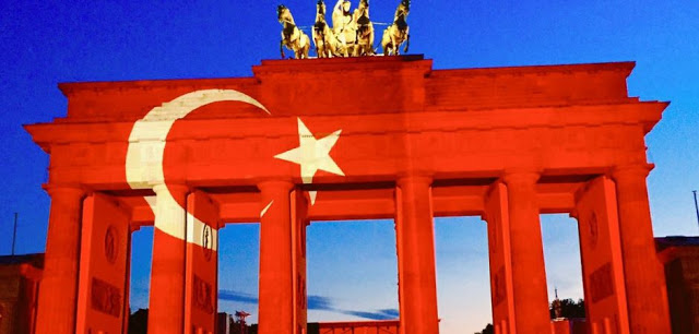 ΙΩΑΝΝΗΣ ΚΑΛΑΚΟΣ : ΓΕΡΜΑΝΟ – ΤΟΥΡΚΟΙ ΟΙ ΝΕΚΡΟΘΑΥΤΕΣ ΤΟΥ ΕΛΛΗΝΙΣΜΟΥ ….ΧΘΕΣ….ΣΗΜΕΡΑ…..ΑΥΡΙΟ