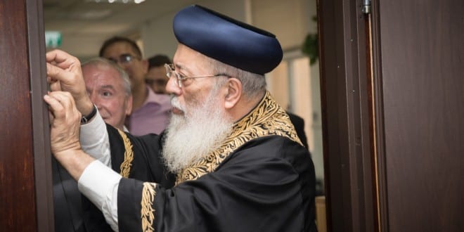 Ο πρώην επικεφαλής ραβίνος του Ισραήλ υποδεικνύει τη θέση του Μεσσία.