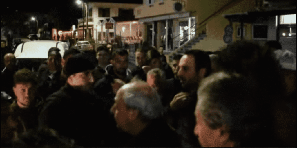 Πήραν καδρόνια οι «μετανάστες» στην Κω – Στους δρόμους οι Έλληνες φοβούνται για την ζωή τους (ΒΙΝΤΕΟ)