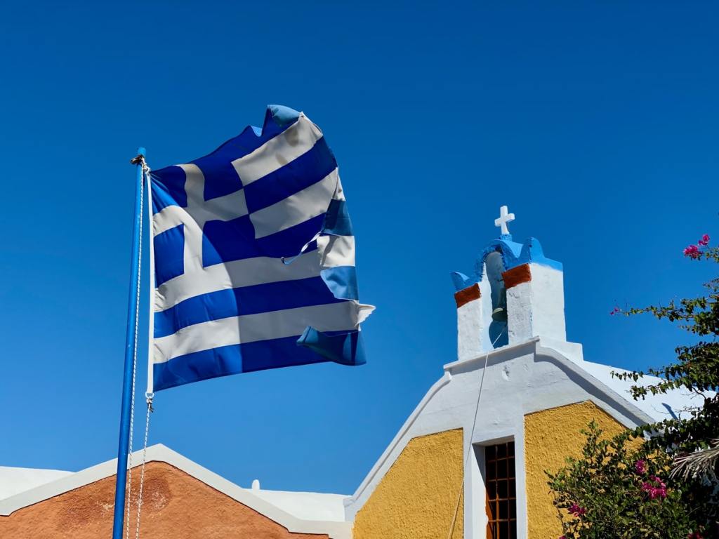 Εκτός της Ελληνικής Σημαίας ο Σταυρός; Το έδειξαν σε όλους τους Έλληνες (ΒΙΝΤΕΟ)