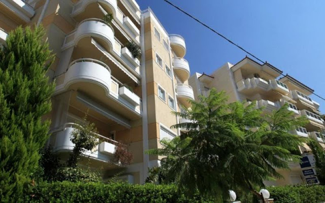 Καταγγελία έκανε μεσίτης από τη Θεσσαλονίκη στο ραδιοσταθμό FOCUS FM αναφέροντας πως για κάθε αγγελία που αναρτά δέχεται προσφορές από ΜΚΟ με διπλάσια ενοίκια (βίντεο)