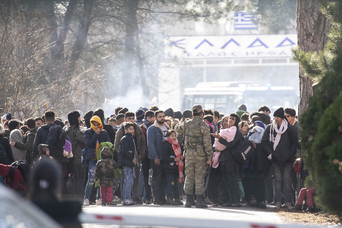 Φθηνές παραστάσεις εφησυχασμού, η “φύλαξη” των συνόρων στον Έβρο, από τις δυνάμεις κατοχής.