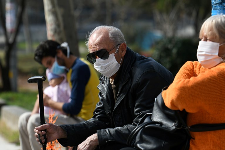 Το νέο μήνυμα του Υπουργείου Υγείας: Συμπεριφερθείτε σαν να έχετε το ιό