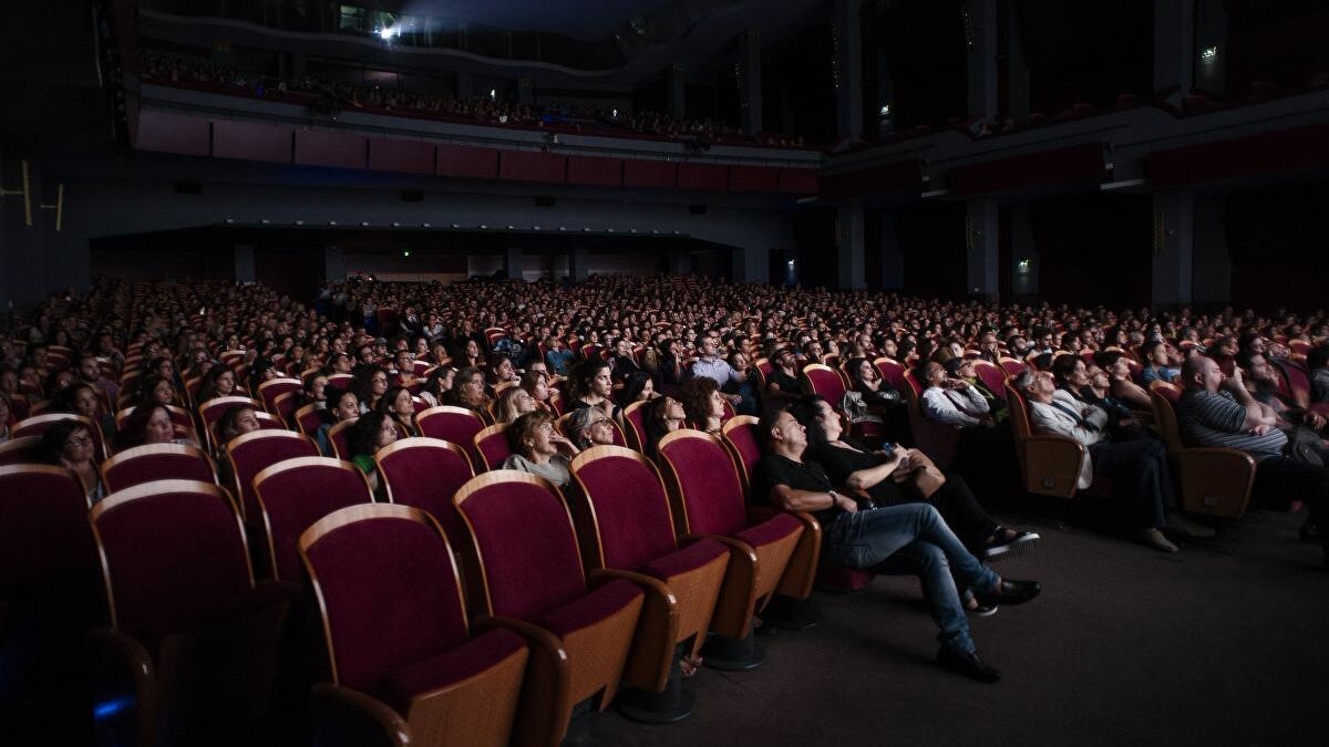 Κορονοϊός: Κλείνουν κινηματογράφοι, θέατρα, γυμναστήρια, κέντρα διασκέδασης