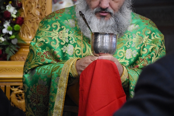 Γιατί η Ρωσική Ορθόδοξη Εκκλησία αυξάνει την ποσότητα της Θείας Κοινωνίας στους πιστούς