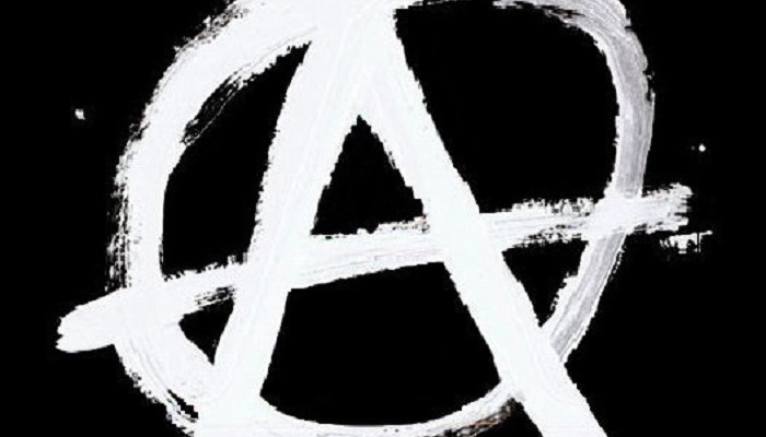 Αναρχικοί υπέρ κλεισίματος των συνόρων… στρέφονται κατά “αντιεξουσιαστών του Σόρος”!!!