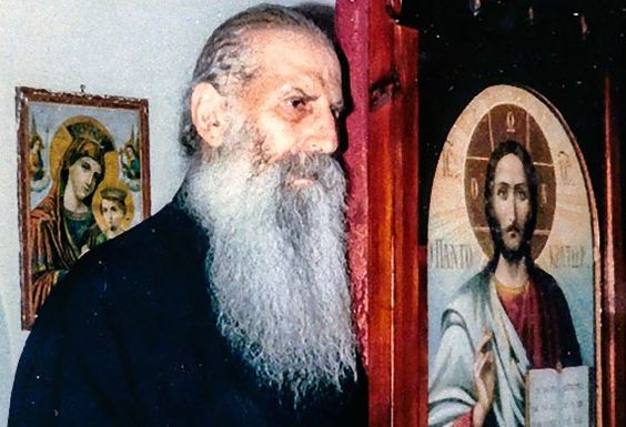 Άγιος Ιάκωβος Τσαλίκης: «Κάθε πρωί, να πίνετε παιδιά μου αγιασμό. Πολύ αγιασμό…»