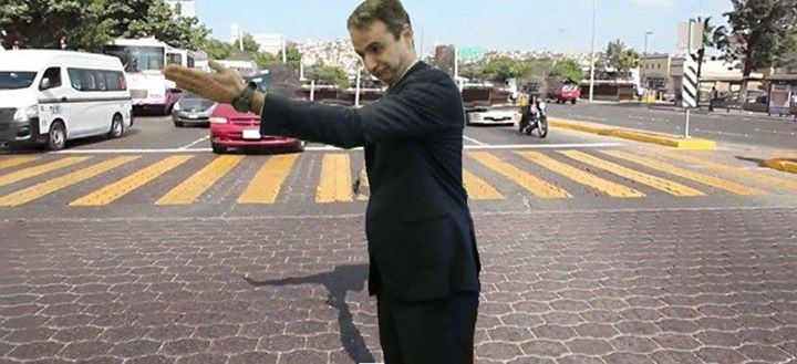 ΤΟ ΖΑΒΟ ΔΙΚΤΑΤΩΡ; ΣΥΜΒΟΥΛΟΙ ΕΙΣΟΥΓΟΥΝΤΑΙ: ΕΠΕΒΑΛΛΕ ΚΑΘΟΛΙΚΗ ΑΠΑΓΟΡΕΥΣΗ ΚΥΚΛΟΦΟΡΙΑΣ (ΔΙΚΤΑΤΟΡΙΑ!) ΓΙΑ ΝΑ ΓΙΝΕΙΣ… ΗΓΕΤΗΣ!