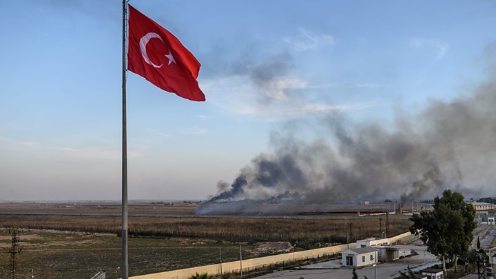 Ο τούρκικος στρατός κατοχής βομβάρδισε θέσεις συριακού στρατού. Τούρκοι συνοριοφύλακες σκότωσαν πολίτη που επιχείρησε να περάσει τα συρο-τουρκικά σύνορα…