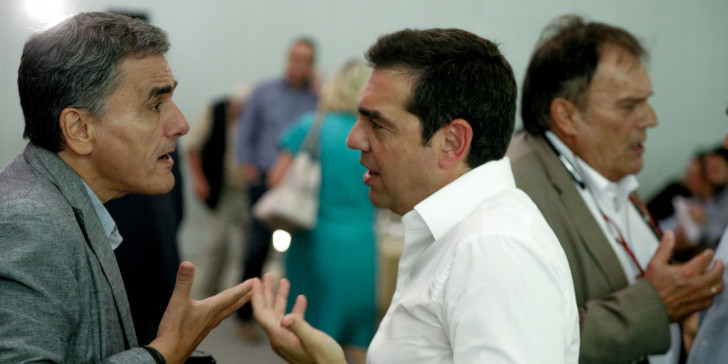 ΑΠΟΣΤΟΛΟΥ : ΣΦΑΖΟΝΤΑΙ ΣΤΟΝ ΣΥΡΙΖΑ ΜΕ ΤΑ ΚΛΕΙΣΤΑ ΚΑΙ ΑΝΟΙΧΤΑ ΣΥΝΟΡΑ