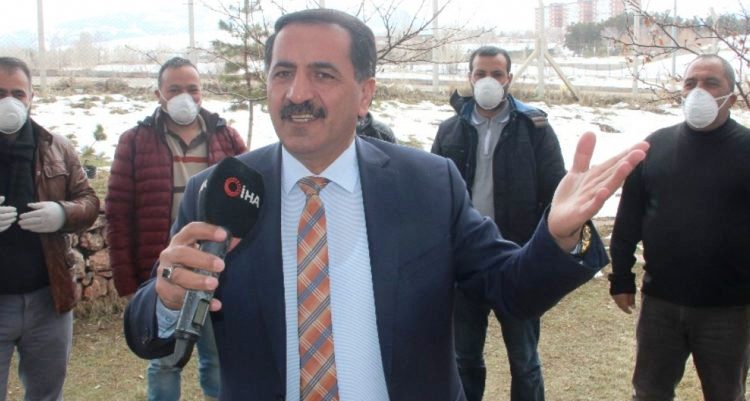 Ένας κήρυκας της φιλίας Αθήνας-Άγκυρας: “Φύγε κορονοϊέ χτύπα την Ελλάδα”