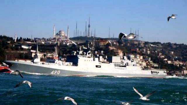 Ρωσικά πολεμικά πλοία το ένα μετά το άλλο διέσχισαν τον Βόσπορο (βίντεο).