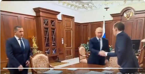 O Πούτιν δεν είναι ανδρείκελο της Παγκοσμιοκρατίας. Συνεχίζει να δίνει εγκάρδιες χειραψίες παρά τον covid19 ΒΙΝΤΕΟ