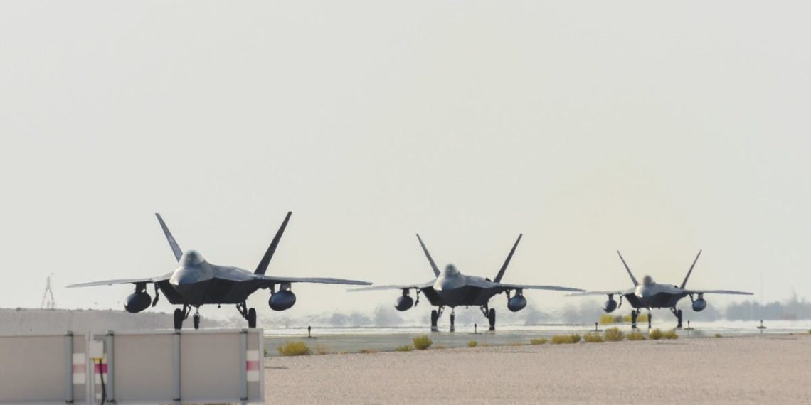 F-22 vs Su-57: Η σύγκριση που φέρνει χαμόγελα στους Αμερικανούς και πανικό στους Ρώσους