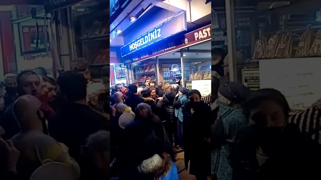Καταρρέει η Τουρκία: Ξύλο για λίγα τρόφιμα – Μετρά μέρες ο Ερντογάν (ΒΙΝΤΕΟ)