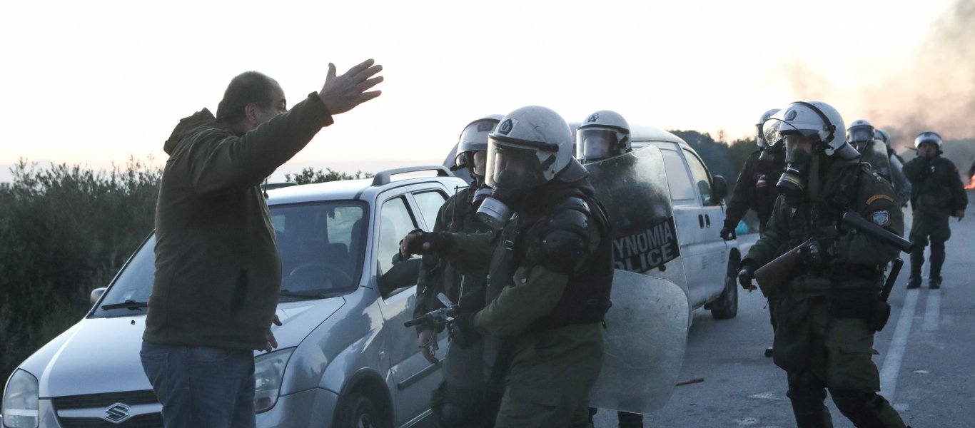 Λέσβος: Η ΕΛ.ΑΣ «κυνηγάει» όσους πολίτες συμπαραστάθηκαν στον 55χρονο που πυροβόλησε αλλοδαπούς – Πρόστιμα & δικογραφίες