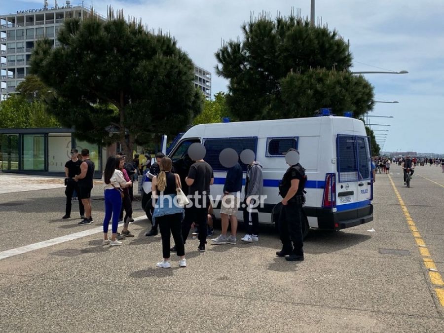 ΠΡΙΝ ΛΙΓΟ στη Θεσσαλονίκη: Άγνωστοι επιτέθηκαν σε 32χρονο που φορούσε μπλουζάκι με το αστέρι της Βεργίνας