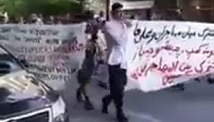 “Ελλάδα να πεθάνεις, να ζήσουμε εμείς…”, καμάρια & ακάλεστοι μαζί (vid.)