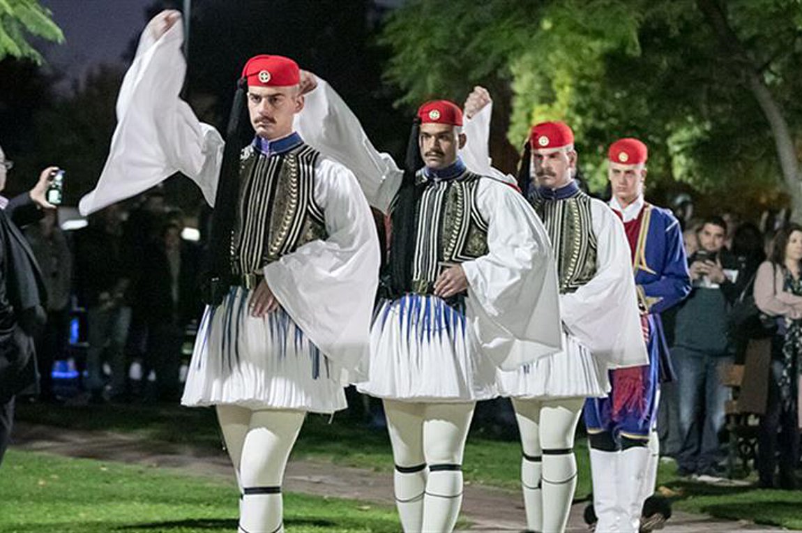 “Τι κρύβει η φουστανέλα”! Ο Στρατηγός Ζιαζιάς απαντά στο άρθρο που ζητά την κατάργησή της!