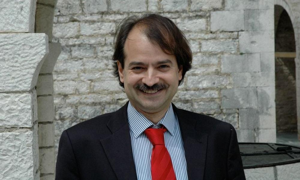 Ο καθηγητής Ιωαννίδης αναλύει το “φιάσκο” των αρχικών δεδομένων της πανδημίας