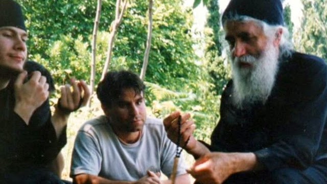 ΟΔΗΓΟΣ ΓΙΑ ΤΙΣ ΔΥΣΚΟΛΕΣ ΜΕΡΕΣ Η ΠΝΕΥΜΑΤΙΚΗ ΚΑΘΟΔΗΓΗΣΗ ΤΟΥ ΑΓΙΟΥ…. ΑΓΙΟΣ ΠΑΪΣΙΟΣ: «ΕΤΣΙ ΘΑ ΕΠΙΖΗΣΕΤΕ ΑΝ ΓΙΝΕΙ ΠΟΛΕΜΟΣ»