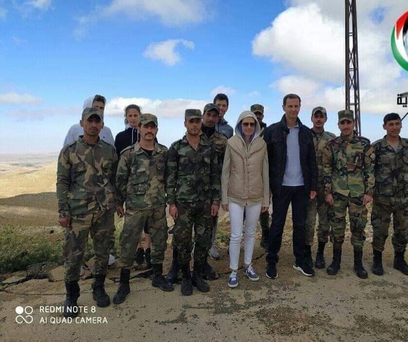 ΜΟΛΩΝ ΛΑΒΕ από τον Άσαντ στον Πομπέο και τον Καίσαρ των ΗΠΑ. Πήγε σε στρατιωτική θέση μαζί με Άσμα..Η ΣΥΡΙΑ ΟΥΔΕΠΟΤΕ ΕΚΠΙΠΤΕΙ ΦΩΤΟ