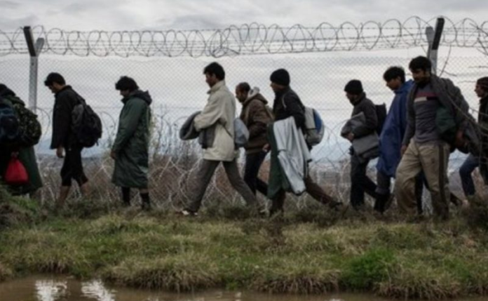 Ποιο “Φρούριο”; Δεκάδες παράνομοι μετανάστες περνούν στον Έβρο