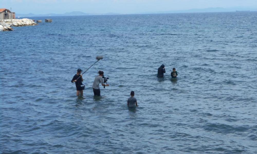 ΜΚΟ στη Μόρια σκηνοθετεί ”πνιγμούς” αλλοδαπών: Η ΕΕ δίνει μισό δισ. ευρώ στην Τουρκία για τους μετανάστες