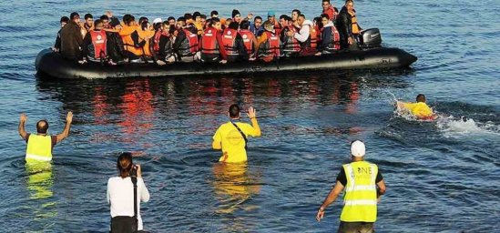 Λαθρομεταναστευση και η παπατζα που σερβιρουν τα συστημικα ΜΜΕ