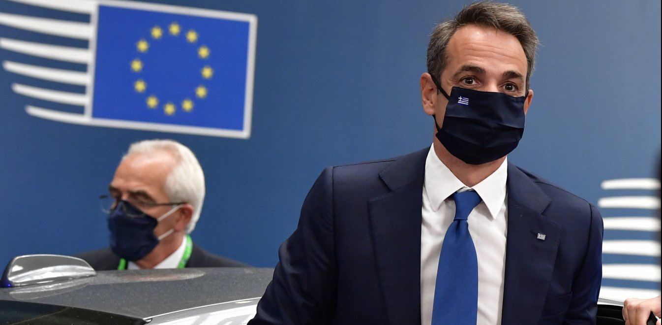La Libre: Η ελληνική κυβέρνηση περιορίζει δικαιώματα με πρόσχημα την πανδημία