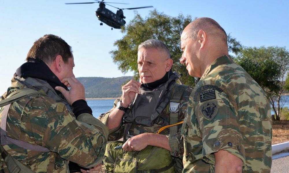Επιστρέφει στην Αθήνα εσπευσμένα ο αρχηγός ΓΕΕΘΑ . Συναγερμός στην Αθήνα