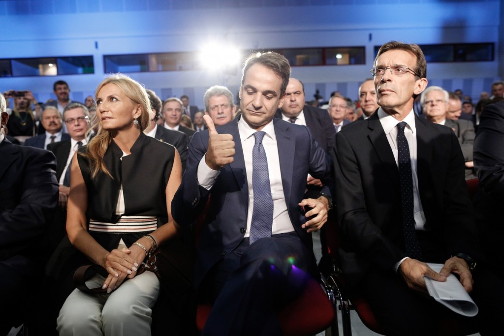 ΓΙΑΤΙ ΑΡΑΓΕ Η… ΥΓΕΙΟΝΟΜΙΚΩΣ ΟΡΘΗ ΧΟΥΝΤΑ ΜΗΤΣΟΤΑΚΗ ΕΧΕΙ ΜΠΛΟΚΑΡΕΙ ΤΟΥΣ ΣΟΥΗΔΟΥΣ ΤΟΥΡΙΣΤΕΣ;