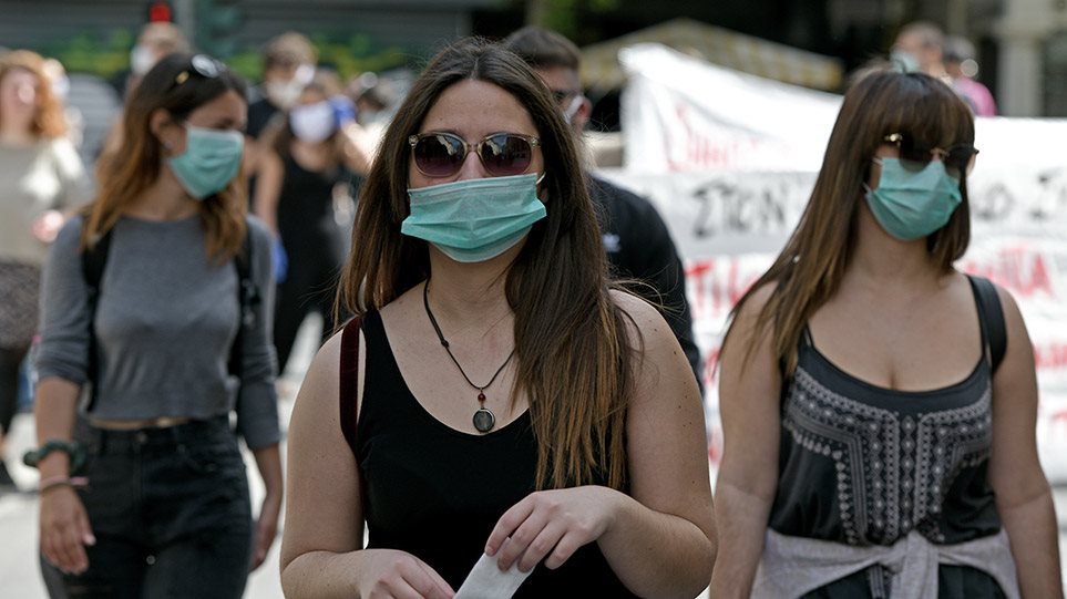 Χαρδαλιάς: Υποχρεωτική χρήση μάσκας σε ΔΕΚΟ, τράπεζες, ΟΤΑ και καταστήματα