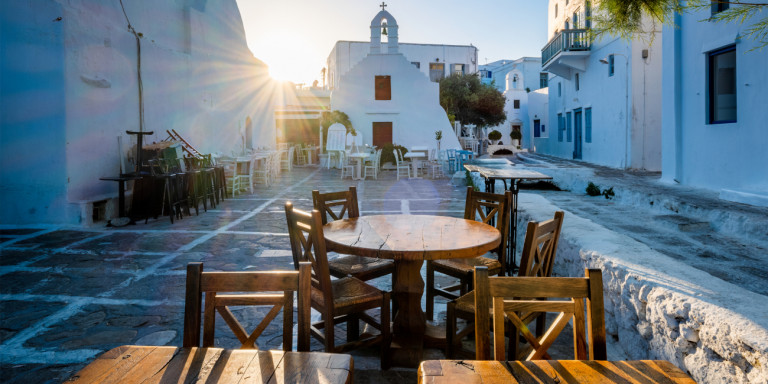 «Μαύρα» τα στοιχεία από τον τουρισμό: Στο 25% η μέση πληρότητα τον Ιούλιο – Ετοιμάζουν εκπτωτικά πακέτα για τους Ελληνες τα ξενοδοχεία