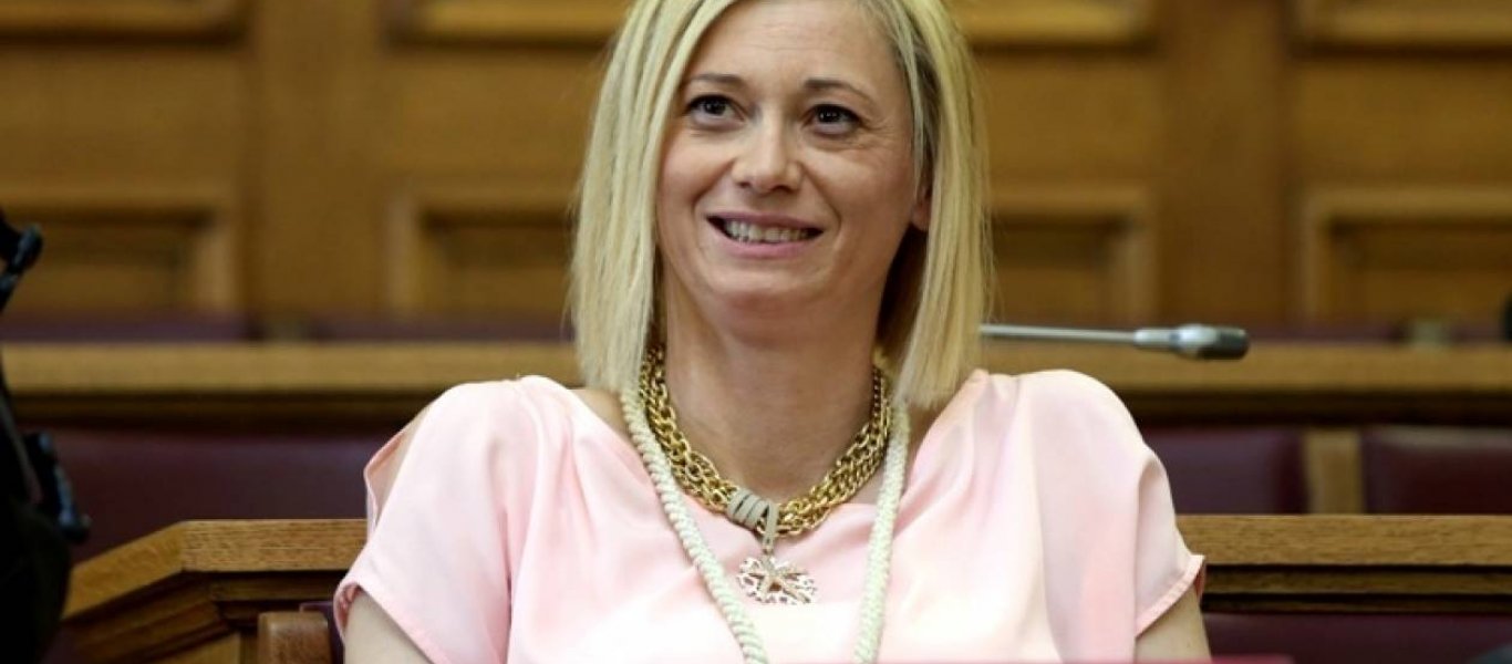 Άρχισαν να ξυπνούν διάφοροι …Ρ.Μακρή: «Θα υπογράψουν Κικίλιας-Κεραμέως πως η χρήση μάσκας δεν κρύβει κινδύνους για τους πολίτες;» (φωτο)