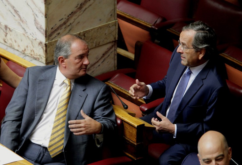 ΑΠΟΣΤΟΛΟΥ : ΑΝΤΡΑΛΑ ΣΤΗΝ ΚΕΝΤΡΟΔΕΞΙΑ ΜΕ “ΠΕΙΡΑΤΕΣ” ΚΑΙ “ΚΟΥΡΣΑΡΟΥΣ”