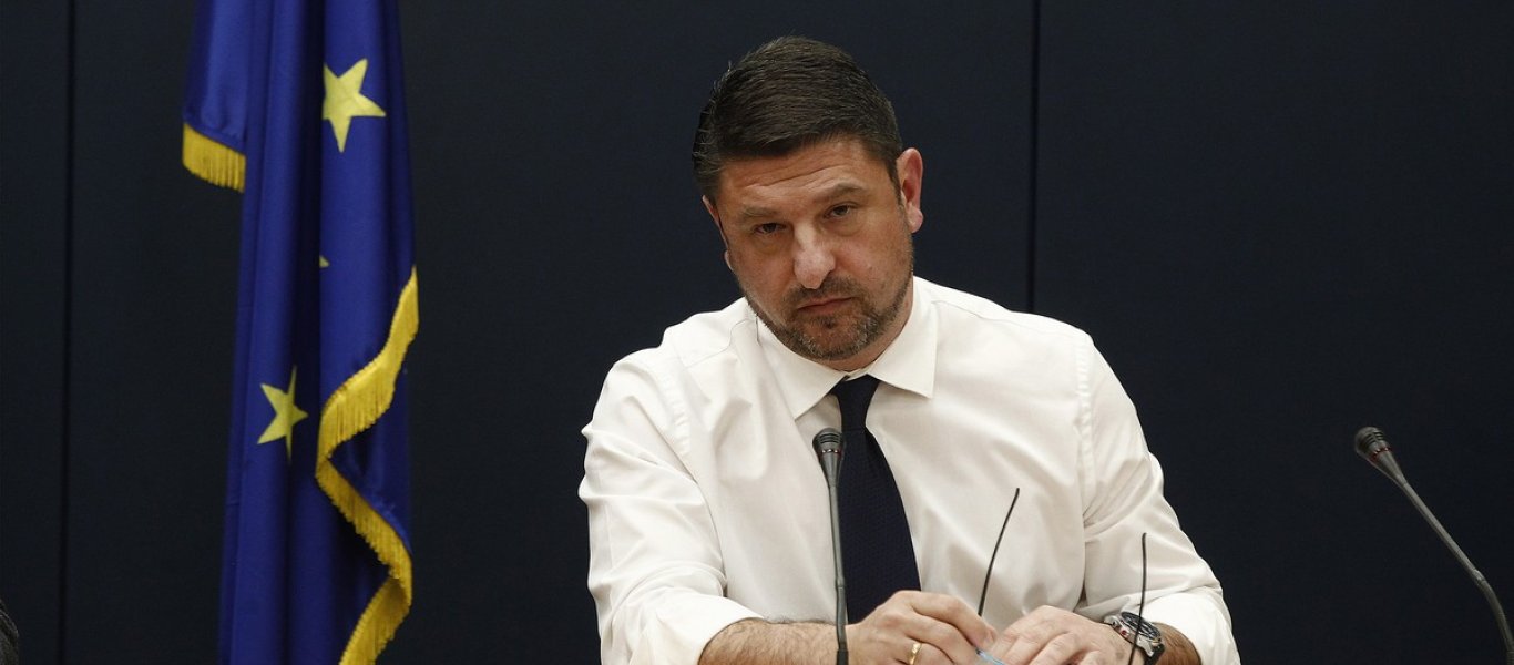 Χώρα… μασκοφόρων: Μάσκες σε όλους τους κλειστούς χώρους ακόμα και στις εκκλησίες