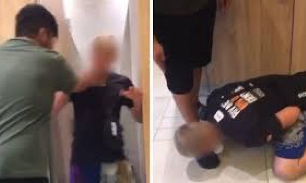 Μουσουλμάνος ανάγκασε αγόρι να γονατίσει και να του φιλήσει τα παπούτσια!
