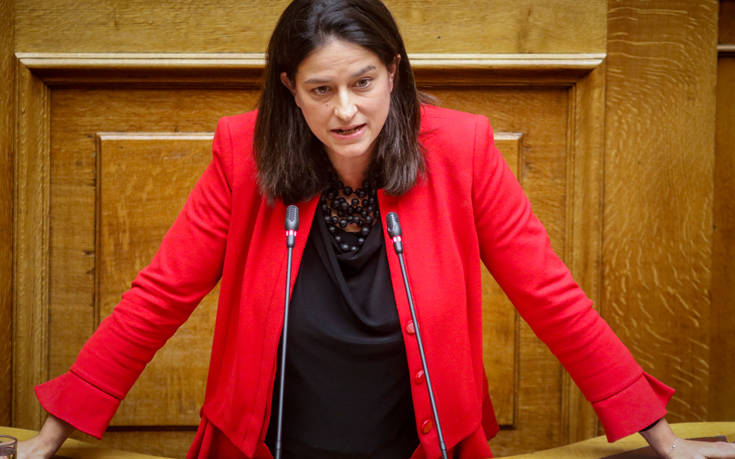 Τα αναπάντητα ερωτήματα προς την κ. Κεραμέως
